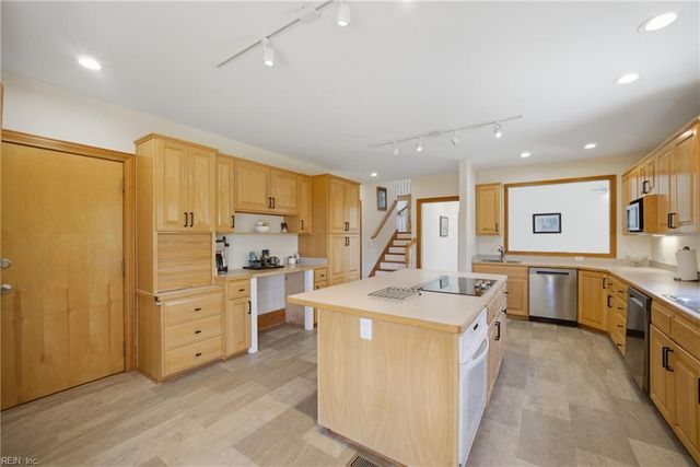 110 Carotauk DR, Currituck, NC 27929