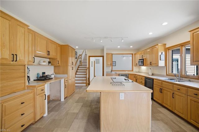 110 Carotauk DR, Currituck, NC 27929