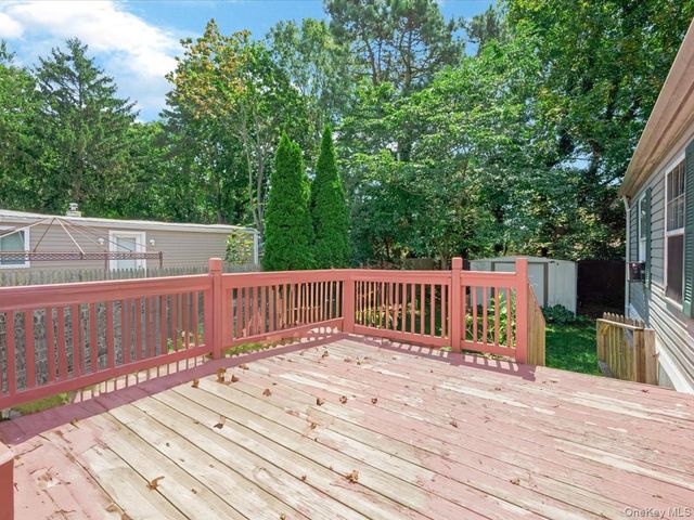 13 Mindy Lane, Bohemia, NY 11716