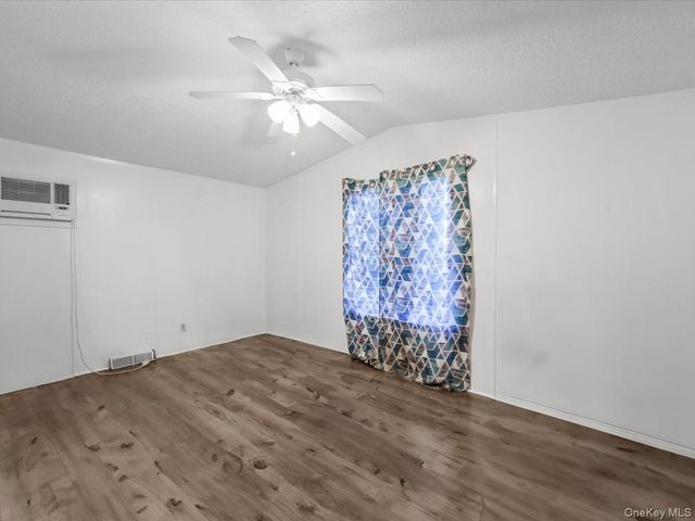 13 Mindy Lane, Bohemia, NY 11716