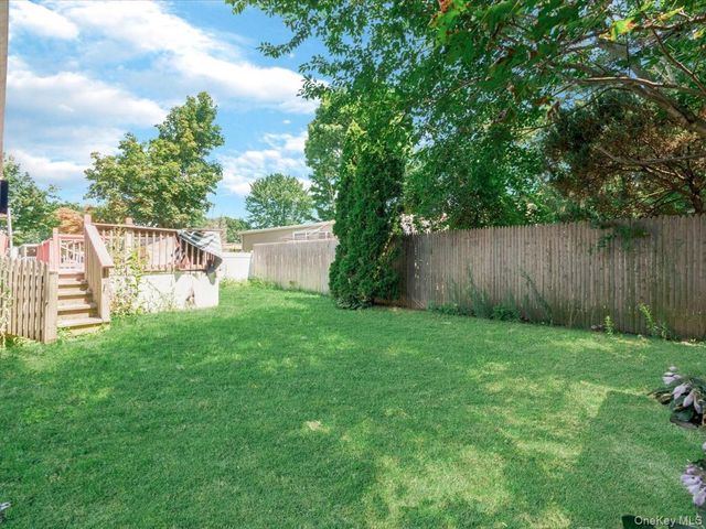 13 Mindy Lane, Bohemia, NY 11716