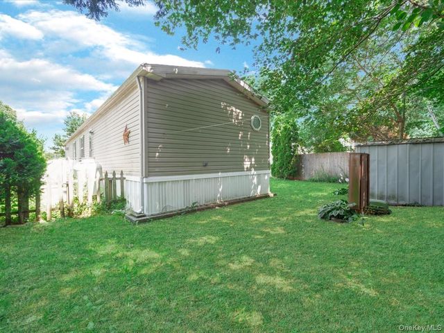 13 Mindy Lane, Bohemia, NY 11716