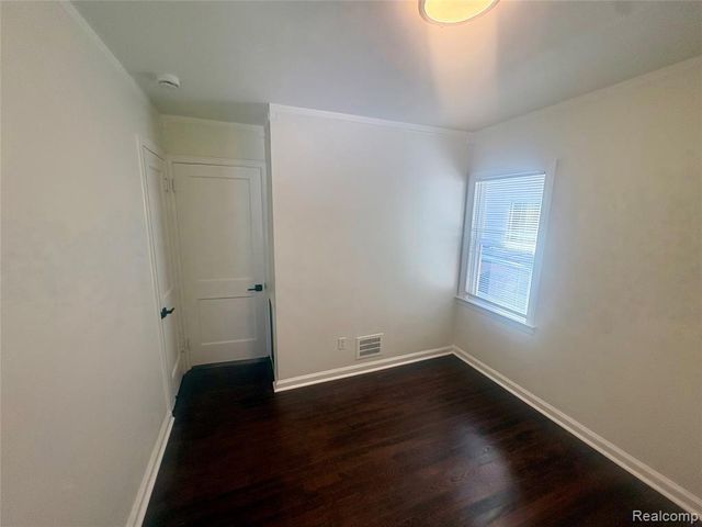 18981 Kenosha Street, Harper Woods, MI 48225