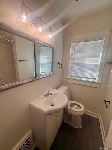 18981 Kenosha Street, Harper Woods, MI 48225