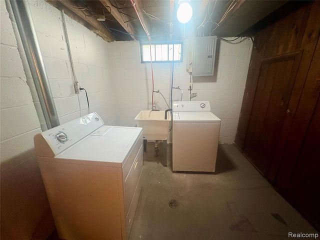 18981 Kenosha Street, Harper Woods, MI 48225