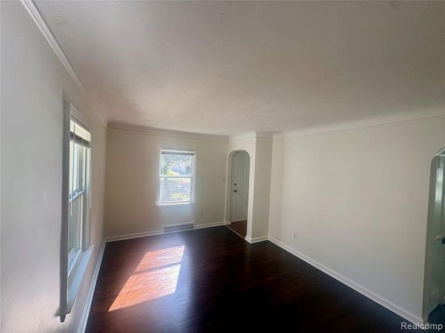 18981 Kenosha Street, Harper Woods, MI 48225