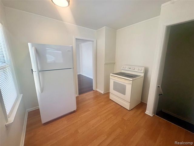 18981 Kenosha Street, Harper Woods, MI 48225