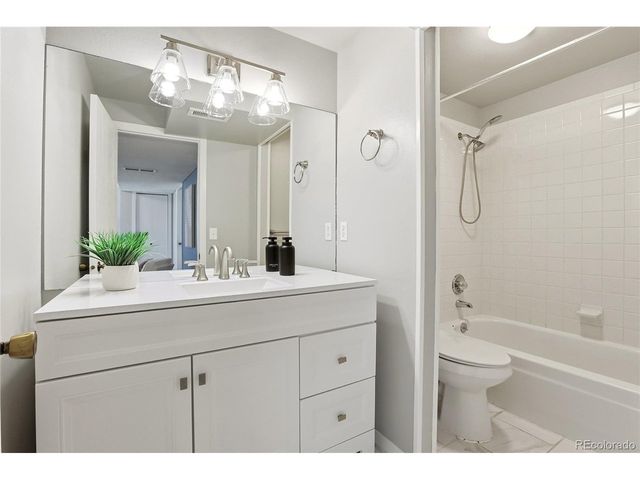 4751 S Clay Ct, Englewood, CO 80110