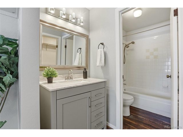 4751 S Clay Ct, Englewood, CO 80110