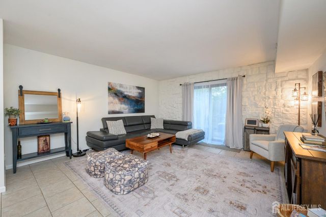 7 King Charles Court, Englishtown, NJ 07726