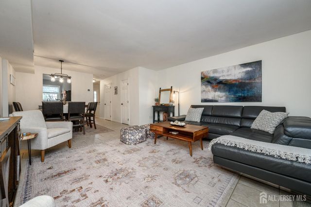 7 King Charles Court, Englishtown, NJ 07726