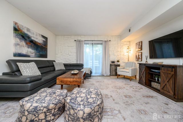 7 King Charles Court, Englishtown, NJ 07726