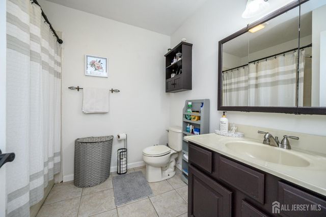 7 King Charles Court, Englishtown, NJ 07726