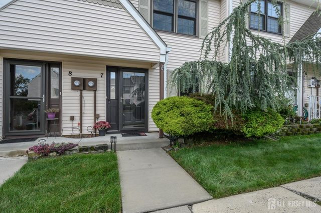 7 King Charles Court, Englishtown, NJ 07726