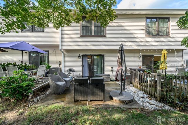 7 King Charles Court, Englishtown, NJ 07726