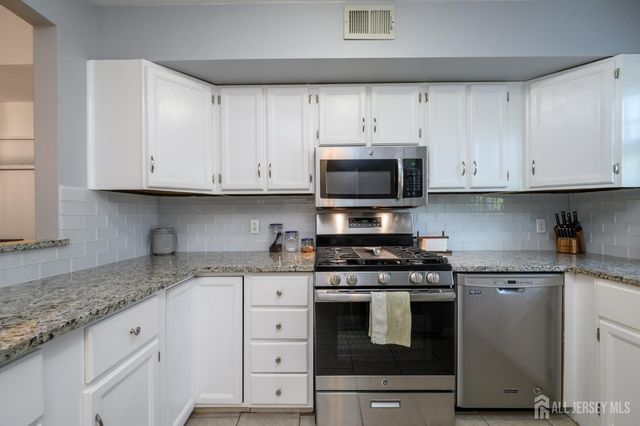 7 King Charles Court, Englishtown, NJ 07726