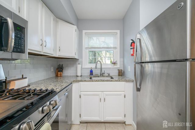 7 King Charles Court, Englishtown, NJ 07726