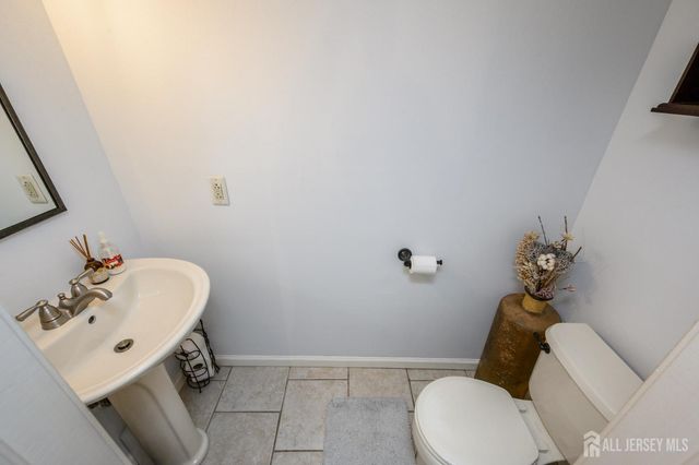 7 King Charles Court, Englishtown, NJ 07726