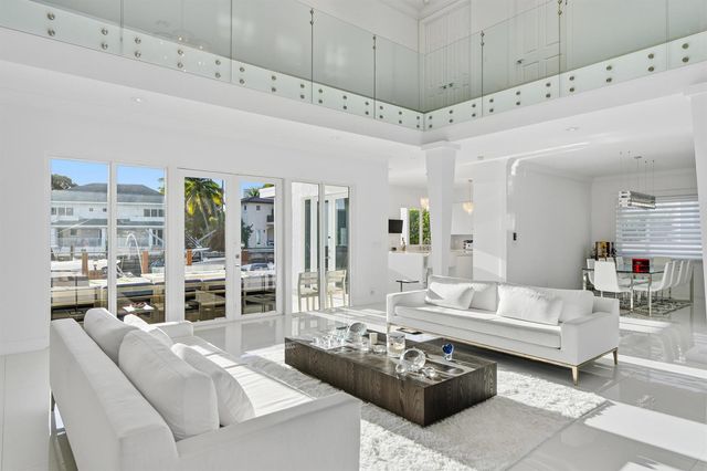 16430 NE 30th Avenue, North Miami Beach, FL 33160