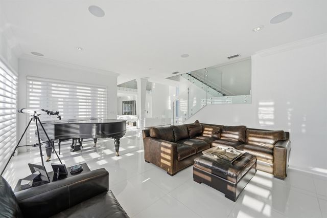 16430 NE 30th Avenue, North Miami Beach, FL 33160