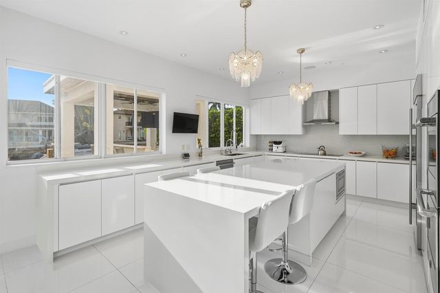 16430 NE 30th Avenue, North Miami Beach, FL 33160