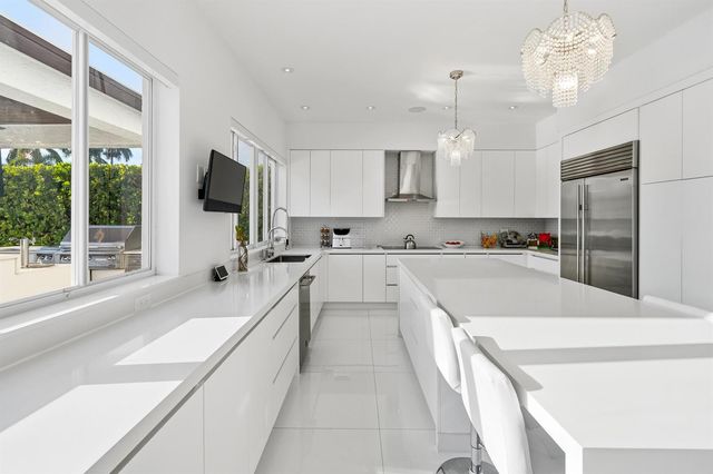 16430 NE 30th Avenue, North Miami Beach, FL 33160