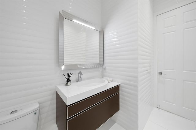 16430 NE 30th Avenue, North Miami Beach, FL 33160