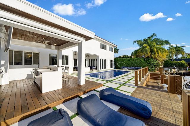 16430 NE 30th Avenue, North Miami Beach, FL 33160