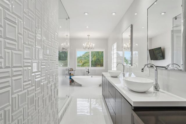 16430 NE 30th Avenue, North Miami Beach, FL 33160