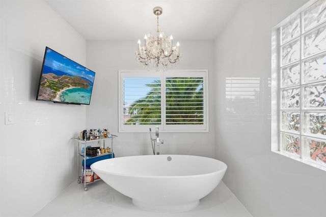 16430 NE 30th Avenue, North Miami Beach, FL 33160