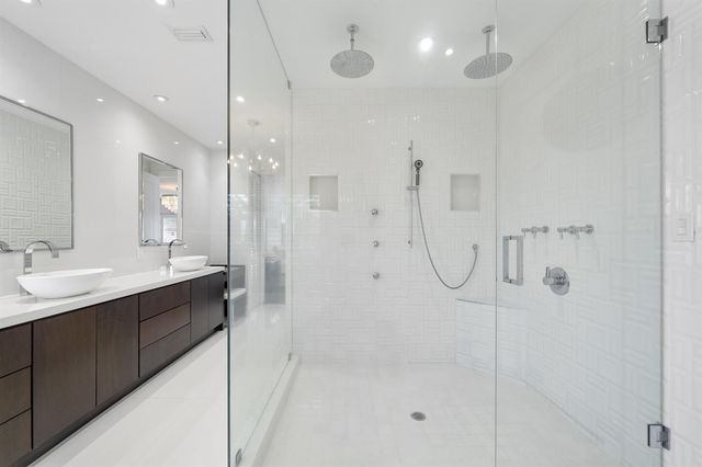 16430 NE 30th Avenue, North Miami Beach, FL 33160