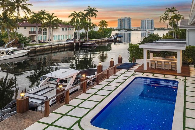16430 NE 30th Avenue, North Miami Beach, FL 33160