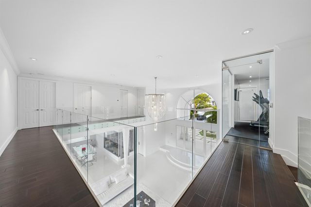 16430 NE 30th Avenue, North Miami Beach, FL 33160