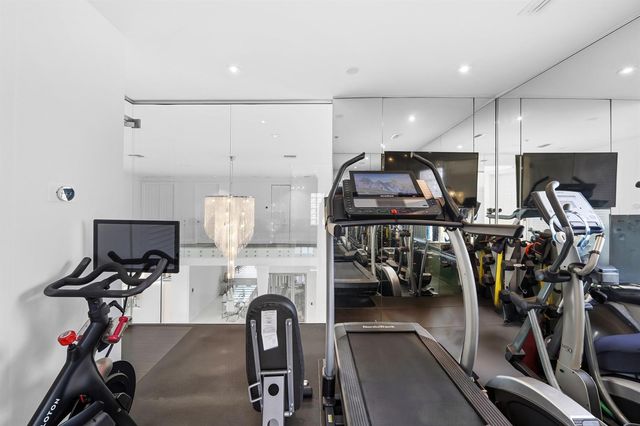 16430 NE 30th Avenue, North Miami Beach, FL 33160