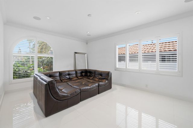 16430 NE 30th Avenue, North Miami Beach, FL 33160