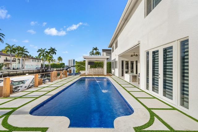 16430 NE 30th Avenue, North Miami Beach, FL 33160