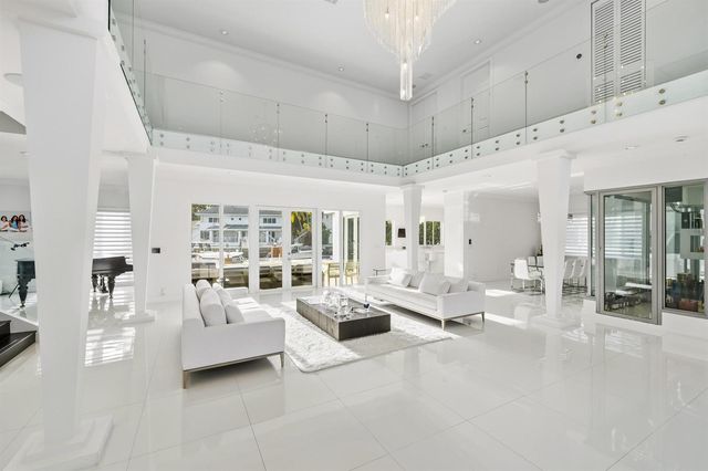 16430 NE 30th Avenue, North Miami Beach, FL 33160