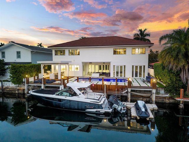16430 NE 30th Avenue, North Miami Beach, FL 33160