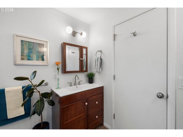 600 Ne 108TH Ave, Portland, OR 97220