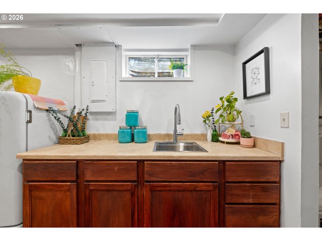 600 Ne 108TH Ave, Portland, OR 97220