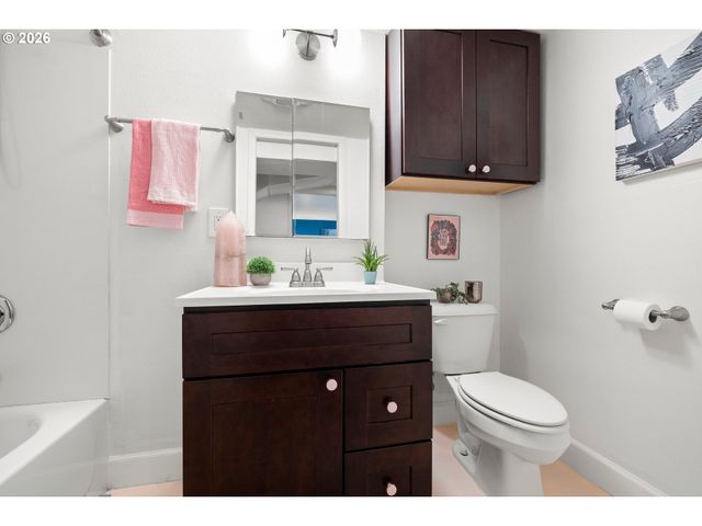 600 Ne 108TH Ave, Portland, OR 97220