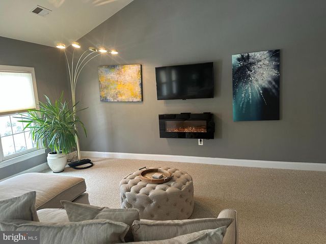 3511 GERMAINIA CT, Triangle, VA 22172