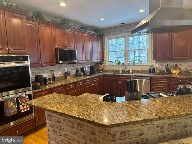 3511 GERMAINIA CT, Triangle, VA 22172