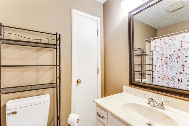 5434 S Washington Ave, Wichita, KS 67219