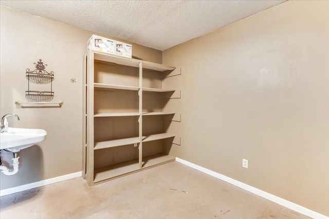 5434 S Washington Ave, Wichita, KS 67219