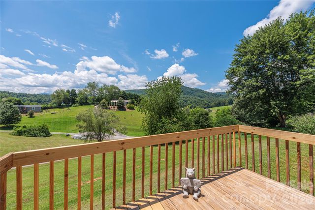 40 Farmstead Road, Leicester, NC 28748