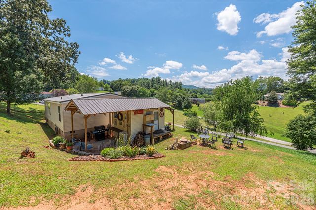 40 Farmstead Road, Leicester, NC 28748