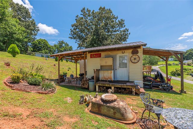 40 Farmstead Road, Leicester, NC 28748