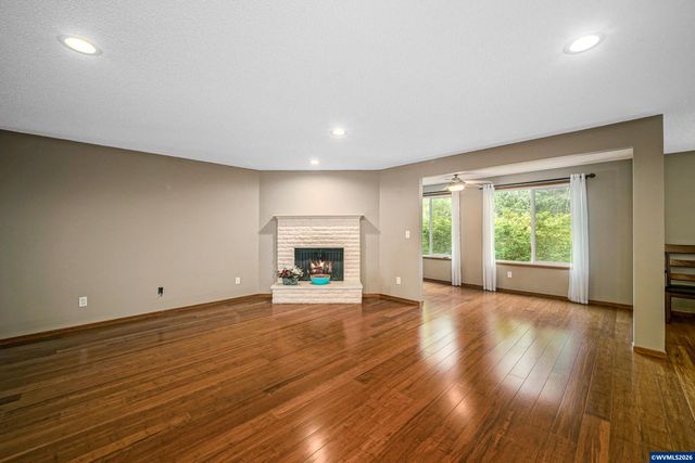 1639 Nut Tree Dr NW, Salem, OR 97304