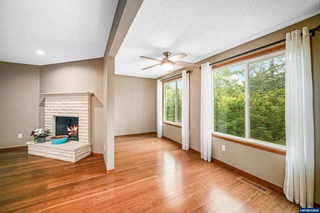 1639 Nut Tree Dr NW, Salem, OR 97304